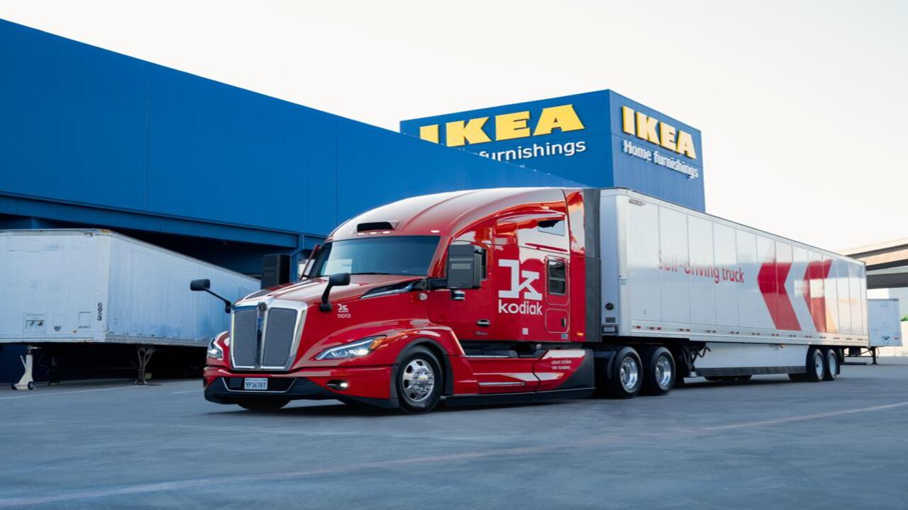 IKEA scopre la guida autonoma: dai suoi magazzini fino al negozio i prodotti si spostano con robot camion